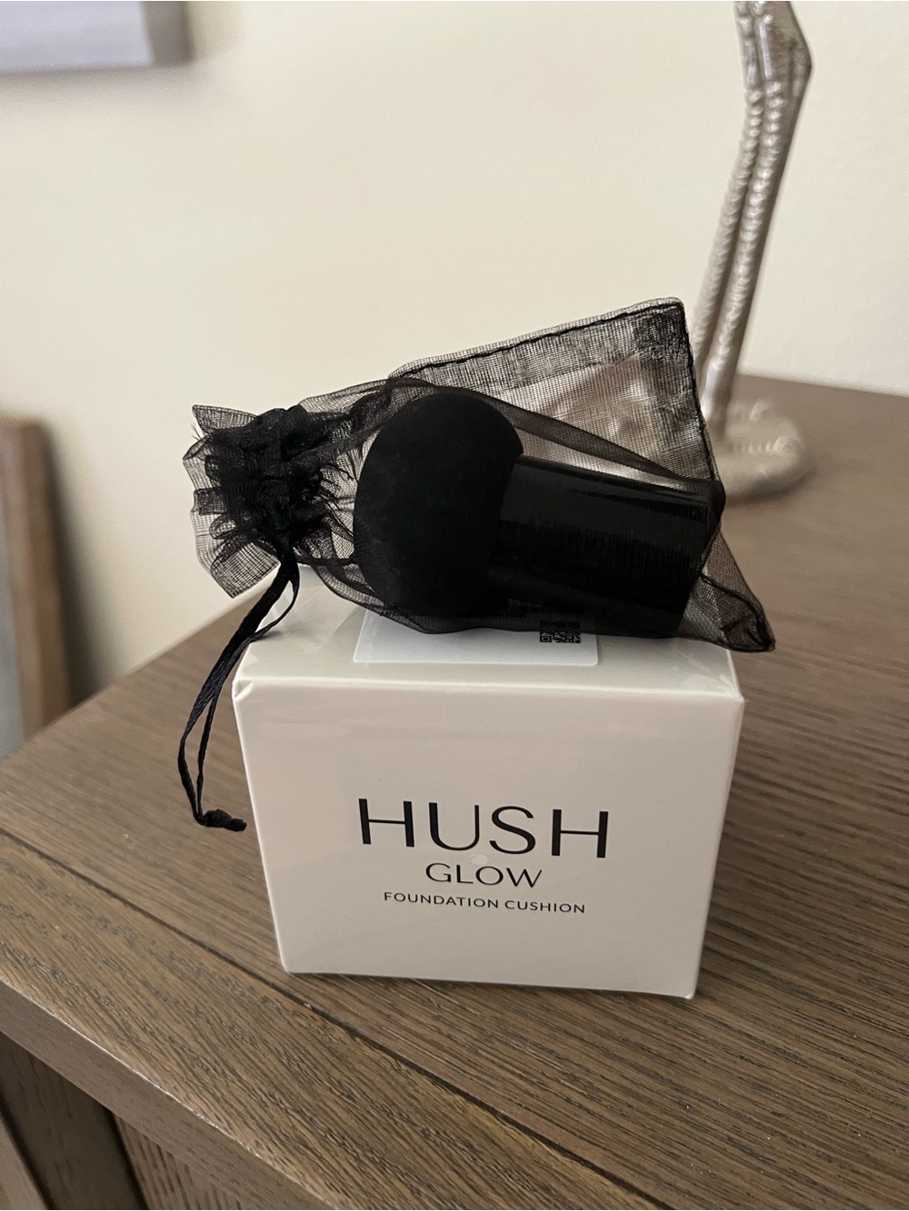 🌺HUSH Glow Foundation Cushion - Black Puff Applicator
